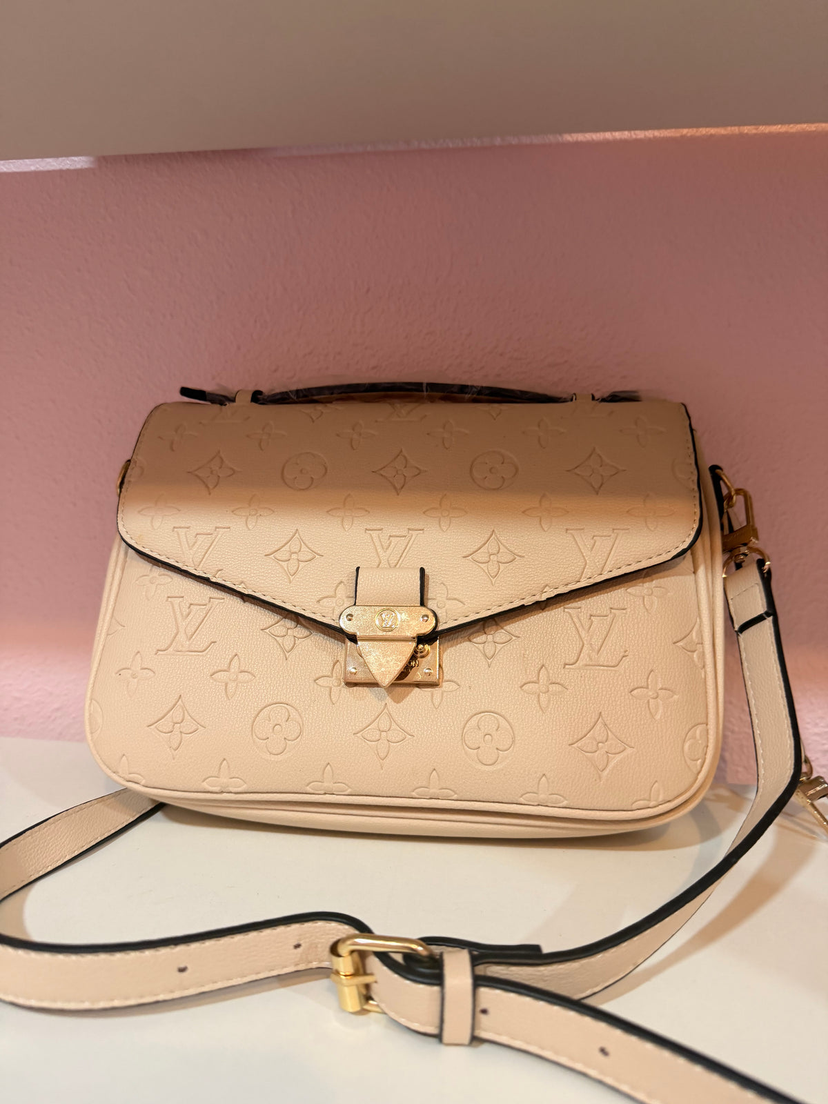 LV nude